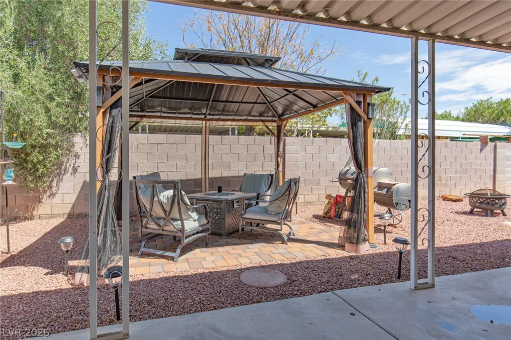 330 Sir Richard East, Las Vegas, NV 89110