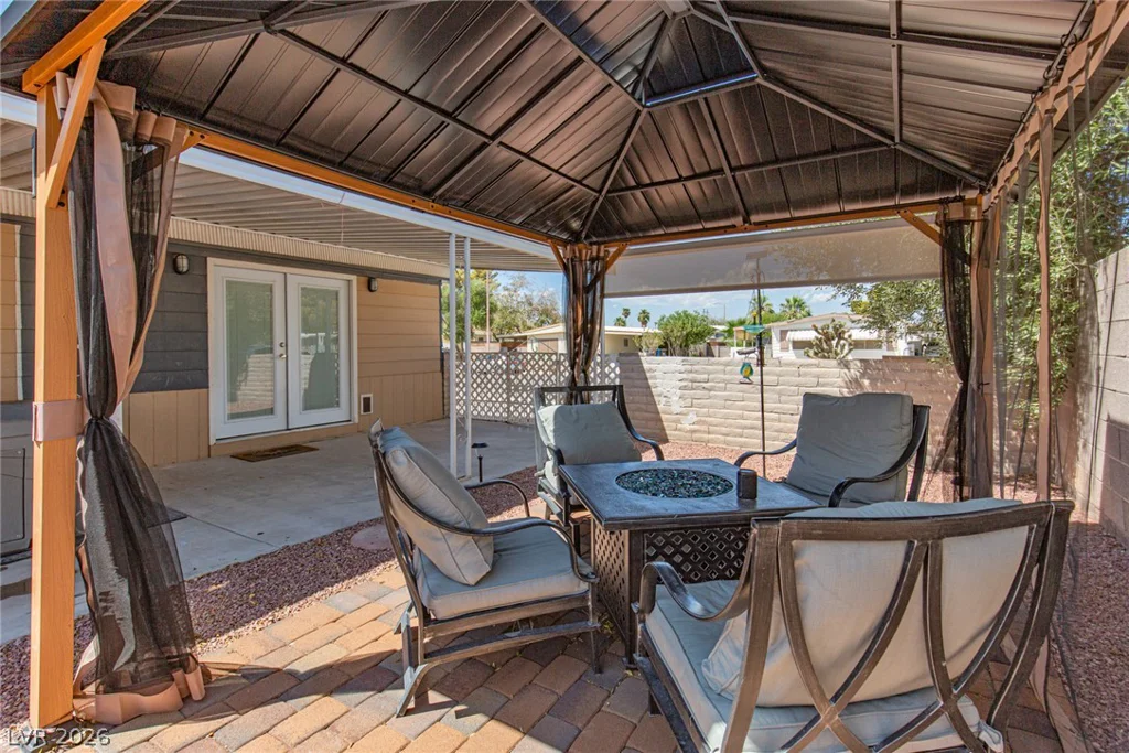 330 Sir Richard East, Las Vegas, NV 89110