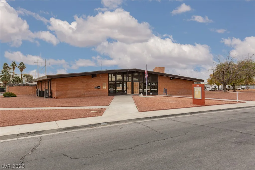 330 Sir Richard East, Las Vegas, NV 89110