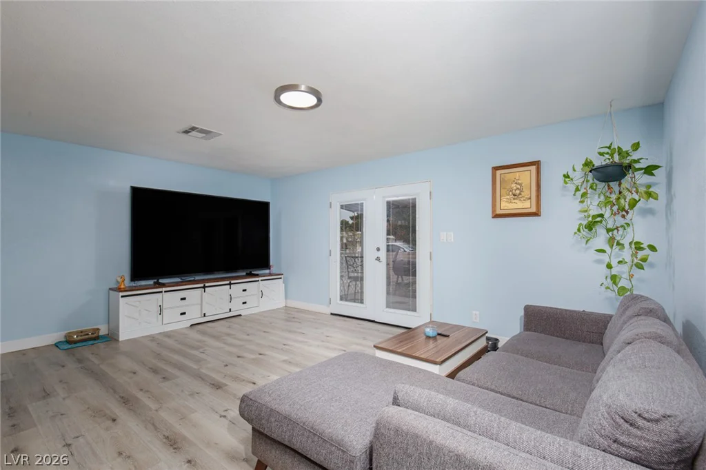 330 Sir Richard East, Las Vegas, NV 89110