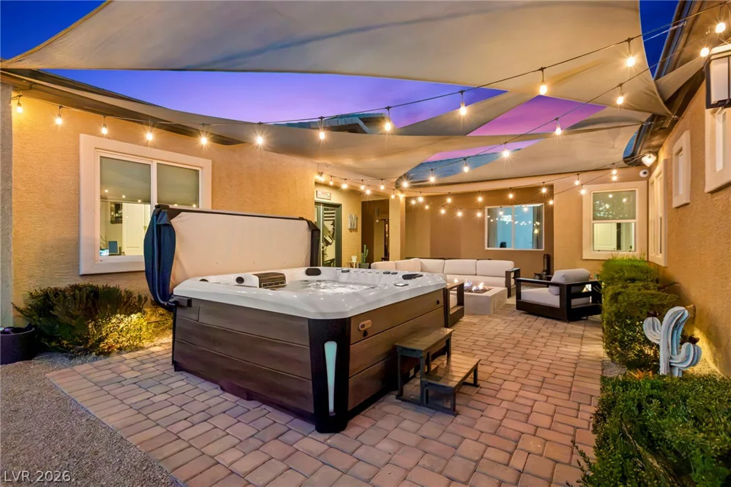 327 Castle Wynd, Las Vegas, NV 89183