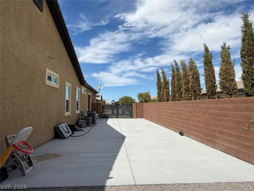 327 Castle Wynd, Las Vegas, NV 89183