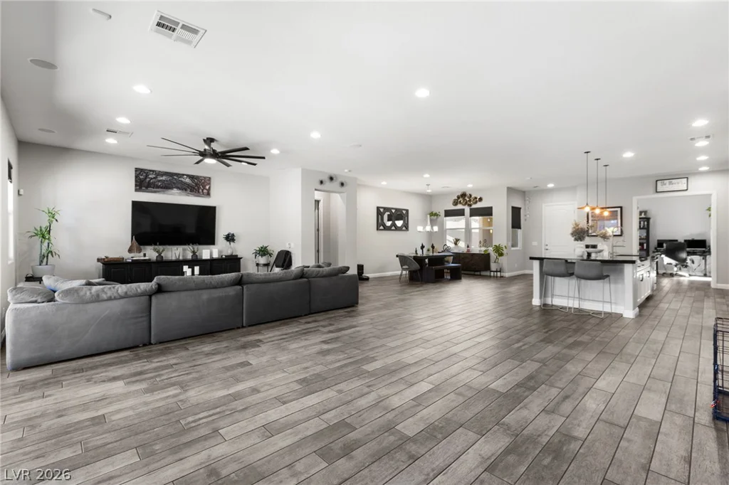 327 Castle Wynd, Las Vegas, NV 89183