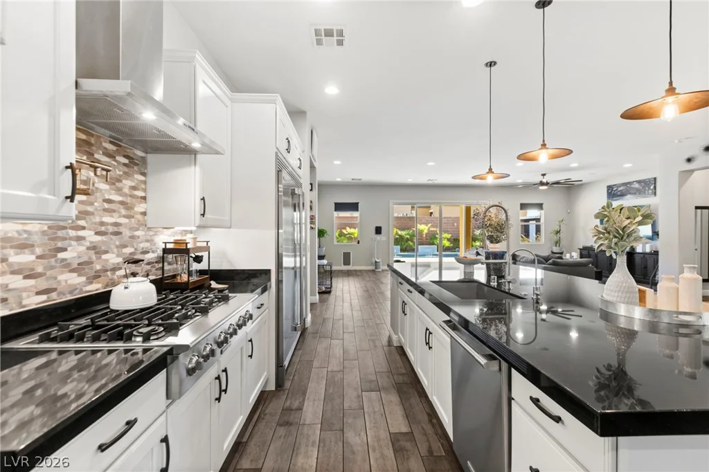 327 Castle Wynd, Las Vegas, NV 89183