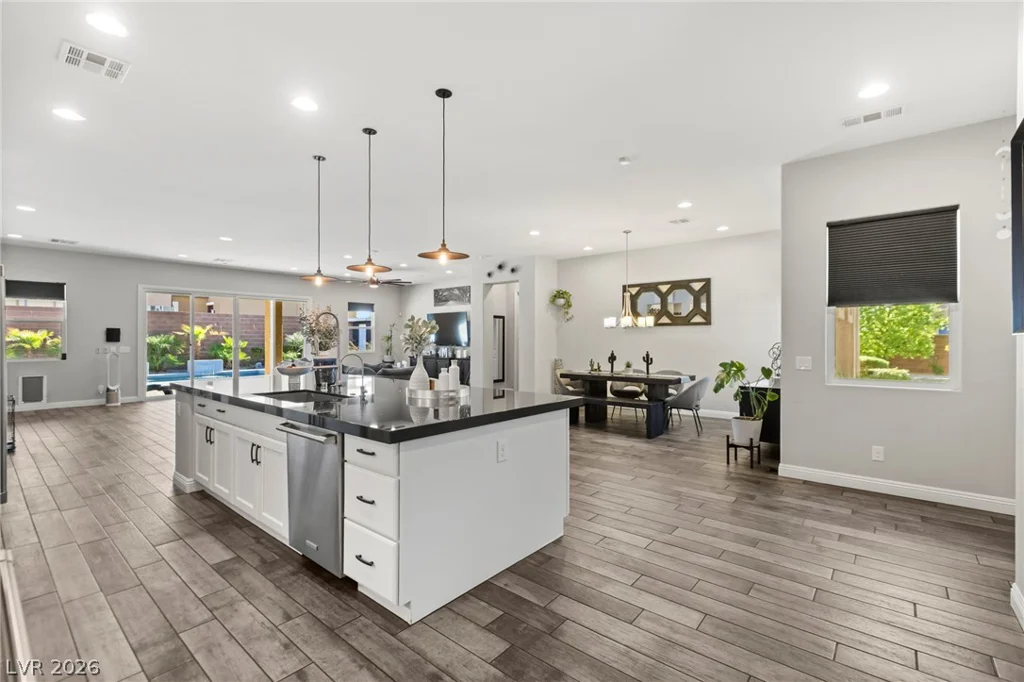 327 Castle Wynd, Las Vegas, NV 89183