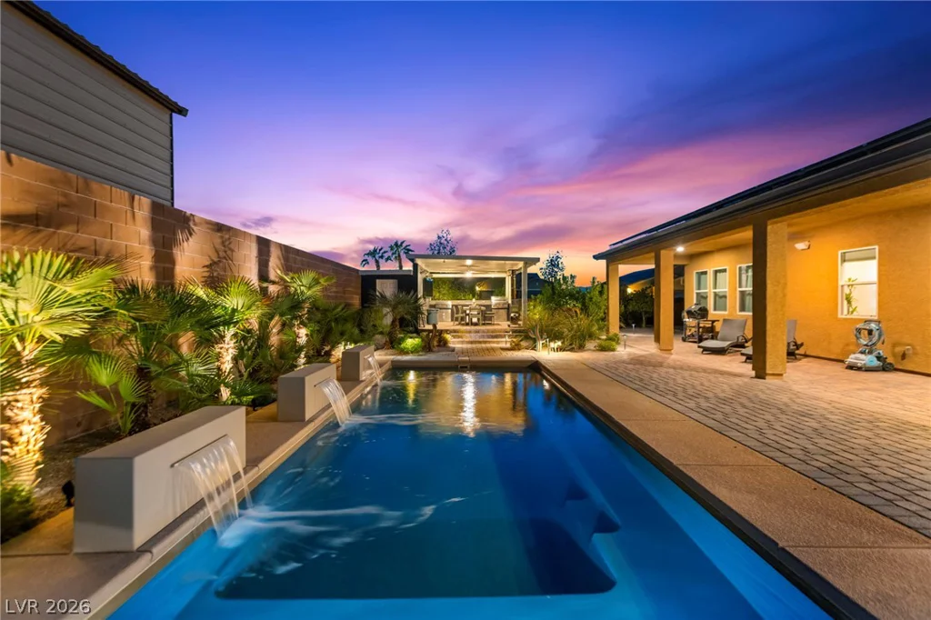 327 Castle Wynd, Las Vegas, NV 89183