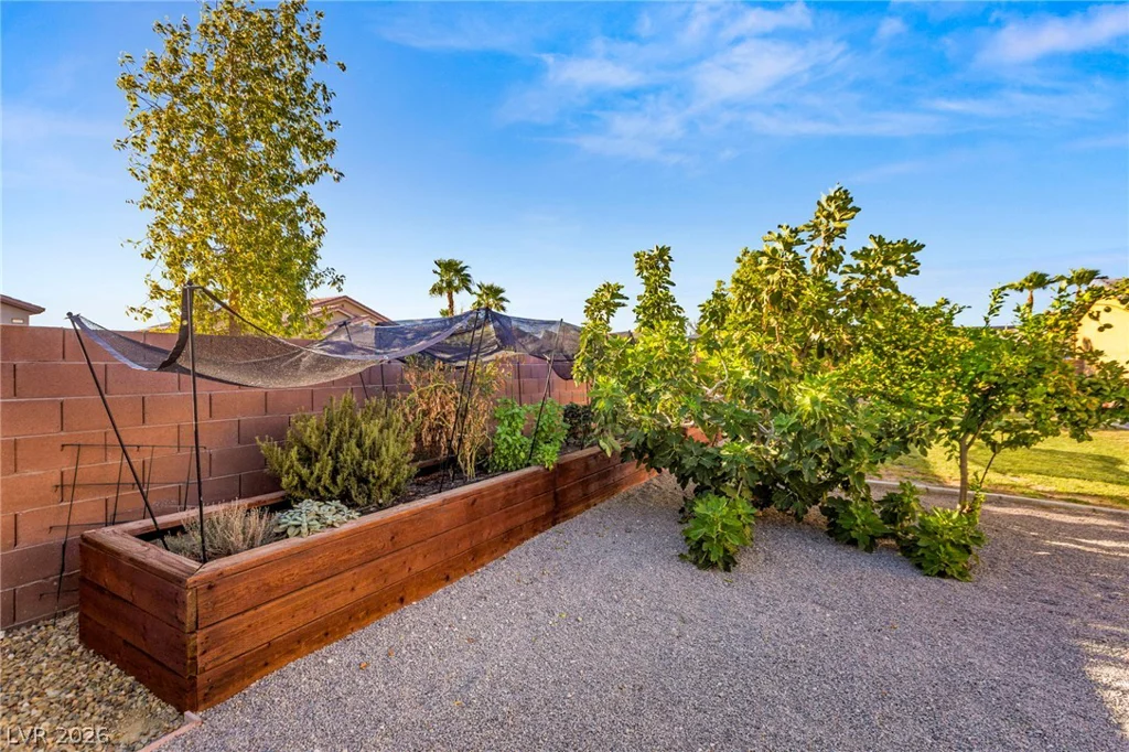 327 Castle Wynd, Las Vegas, NV 89183
