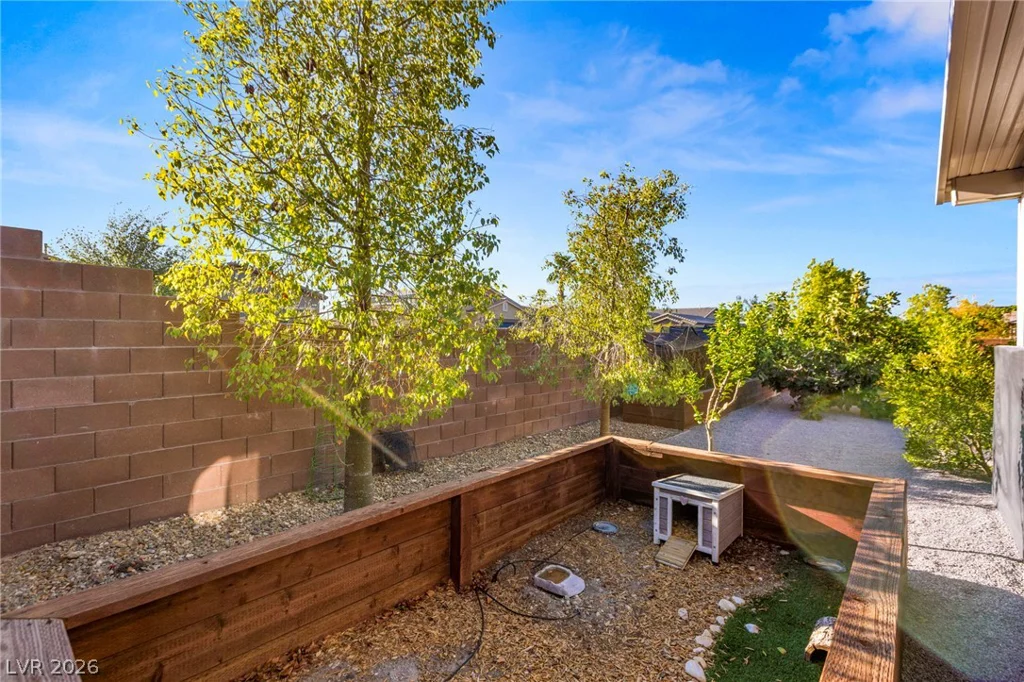 327 Castle Wynd, Las Vegas, NV 89183