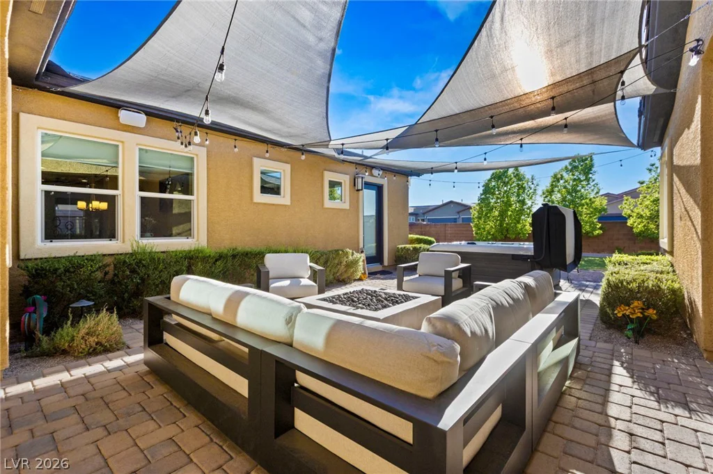 327 Castle Wynd, Las Vegas, NV 89183