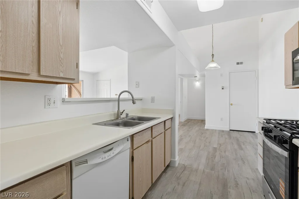 7885 Flamingo, Las Vegas, NV 89147