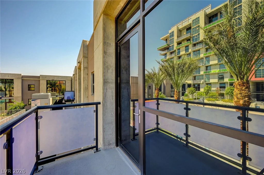 353 Bonneville, Las Vegas, NV 89101
