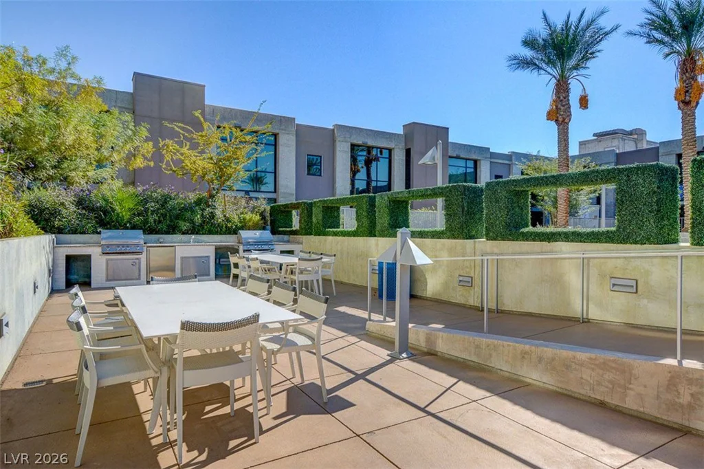353 Bonneville, Las Vegas, NV 89101