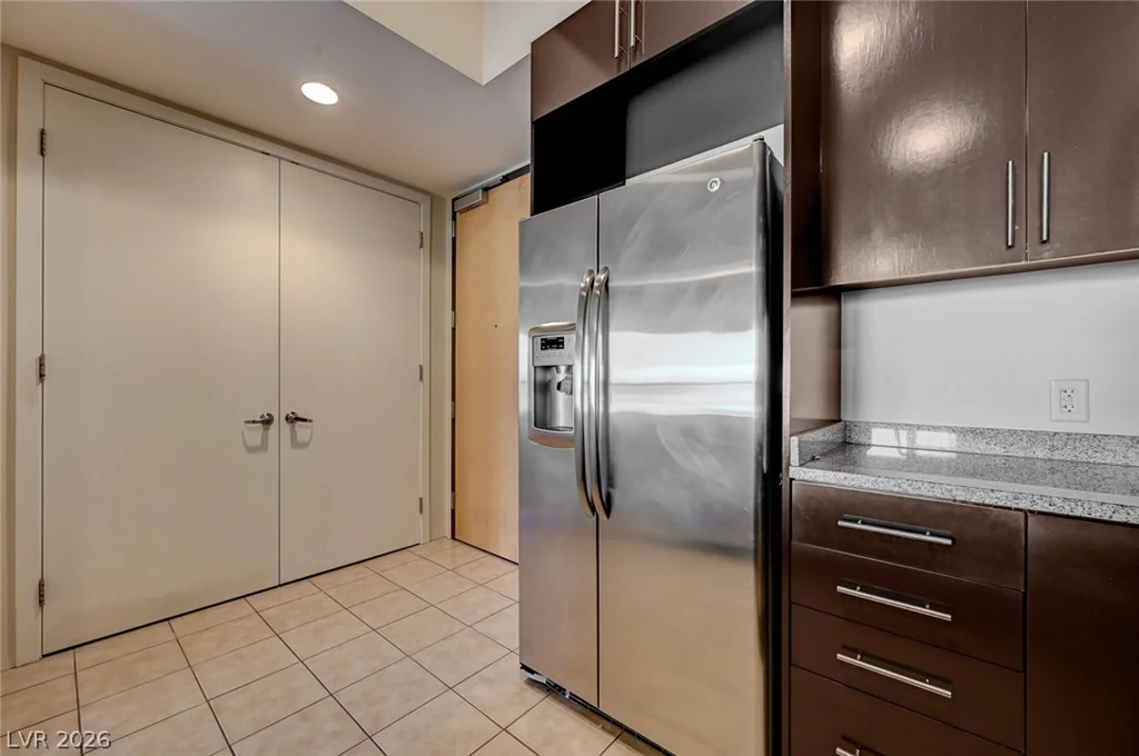 353 Bonneville, Las Vegas, NV 89101