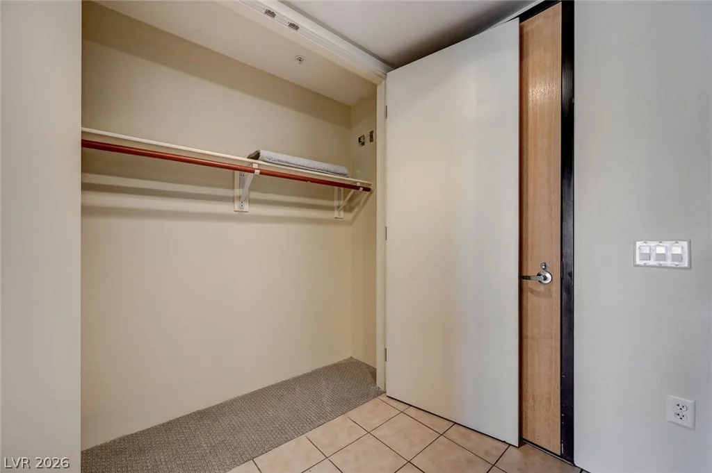 353 Bonneville, Las Vegas, NV 89101