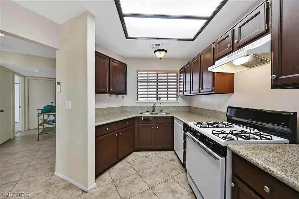 3820 Rhine, Las Vegas, NV 89108