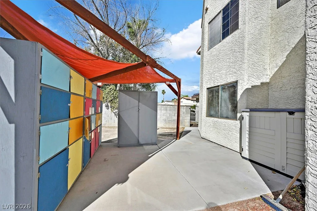 3820 Rhine, Las Vegas, NV 89108