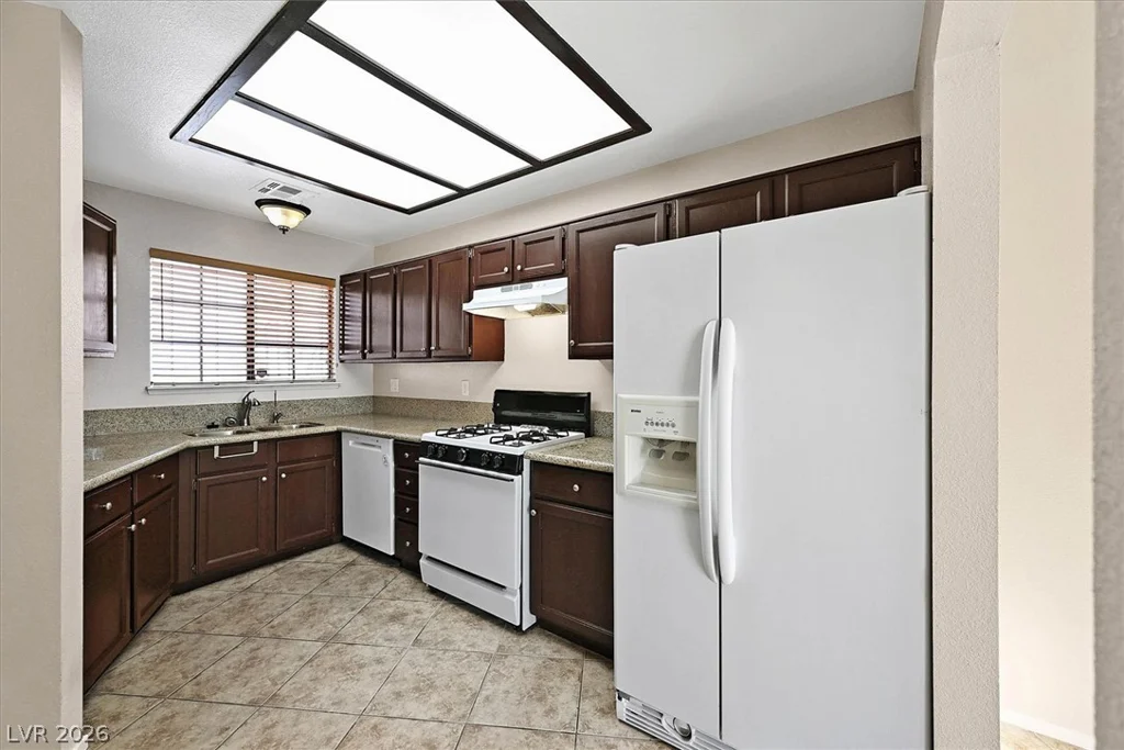 3820 Rhine, Las Vegas, NV 89108