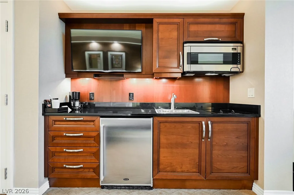 145 HARMON, Las Vegas, NV 89109