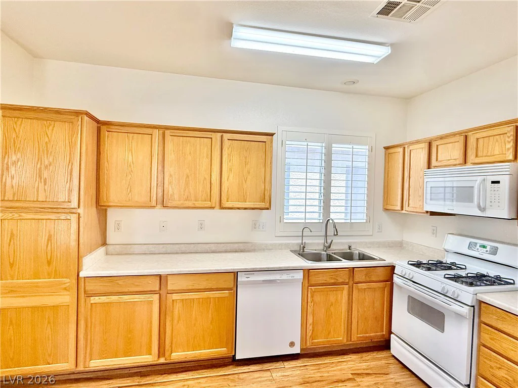 7825 Ithaca Falls, Las Vegas, NV 89149