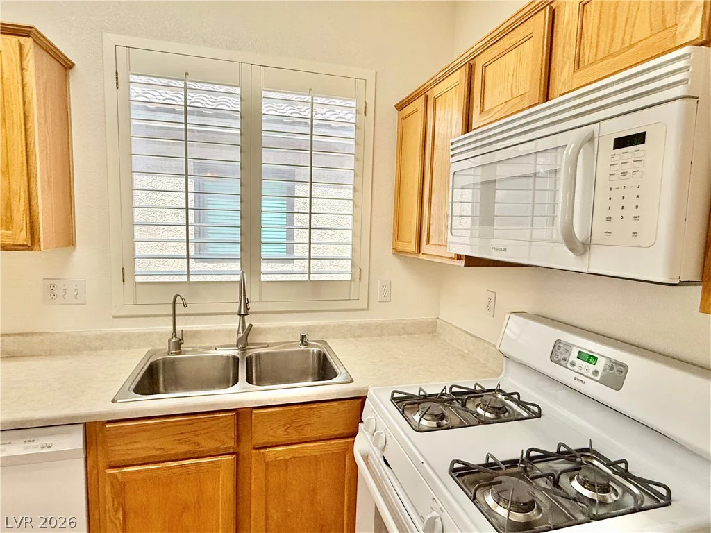 7825 Ithaca Falls, Las Vegas, NV 89149