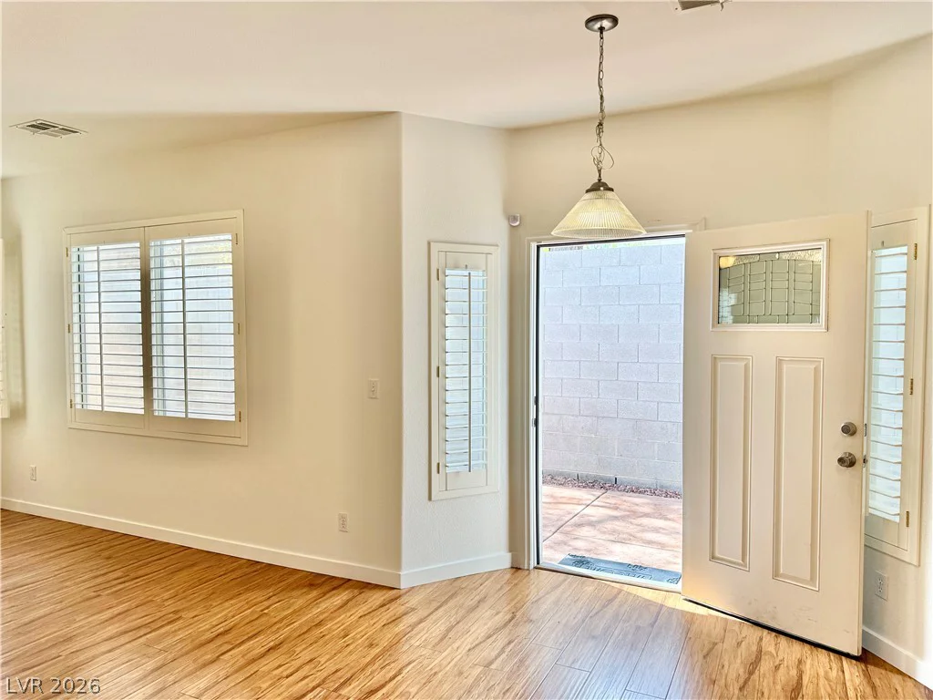 7825 Ithaca Falls, Las Vegas, NV 89149