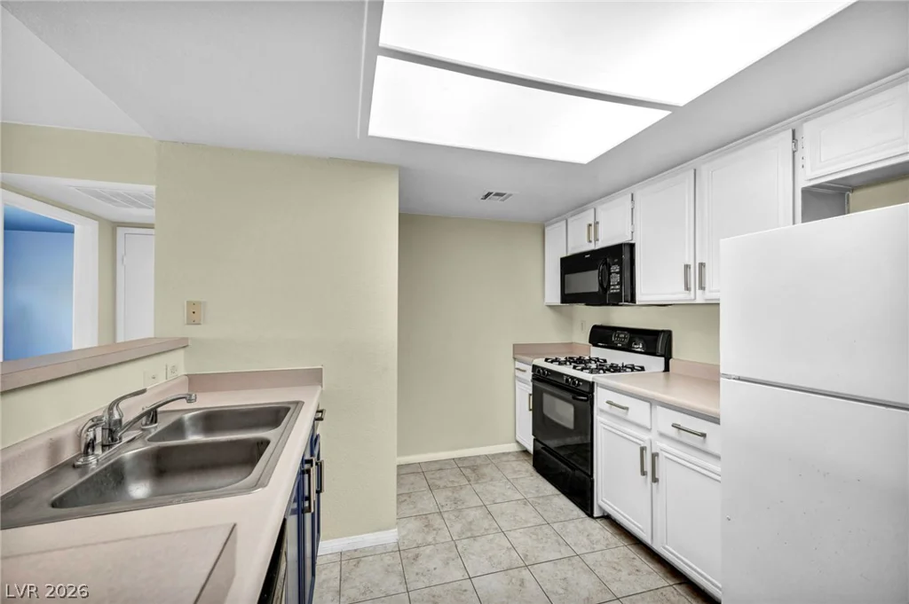8070 Russell, Las Vegas, NV 89113