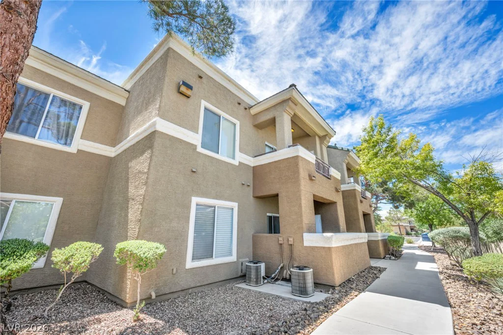 8070 Russell, Las Vegas, NV 89113