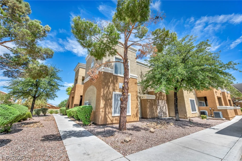 8070 Russell, Las Vegas, NV 89113