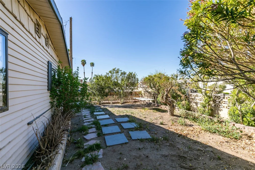 2211 Frontier Ave, Las Vegas, NV 89106