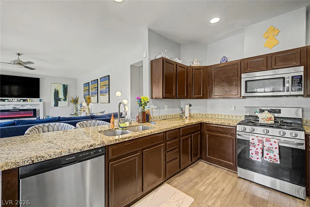 2924 Dowitcher, North Las Vegas, NV 89084