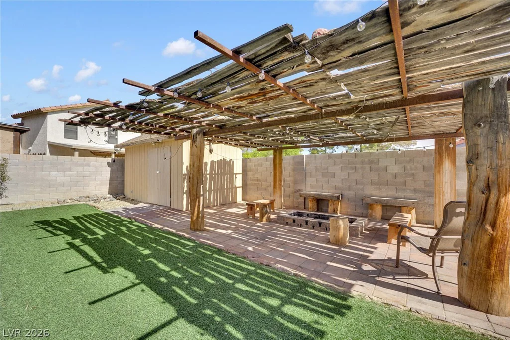 8283 Hidden Hills, Las Vegas, NV 89123