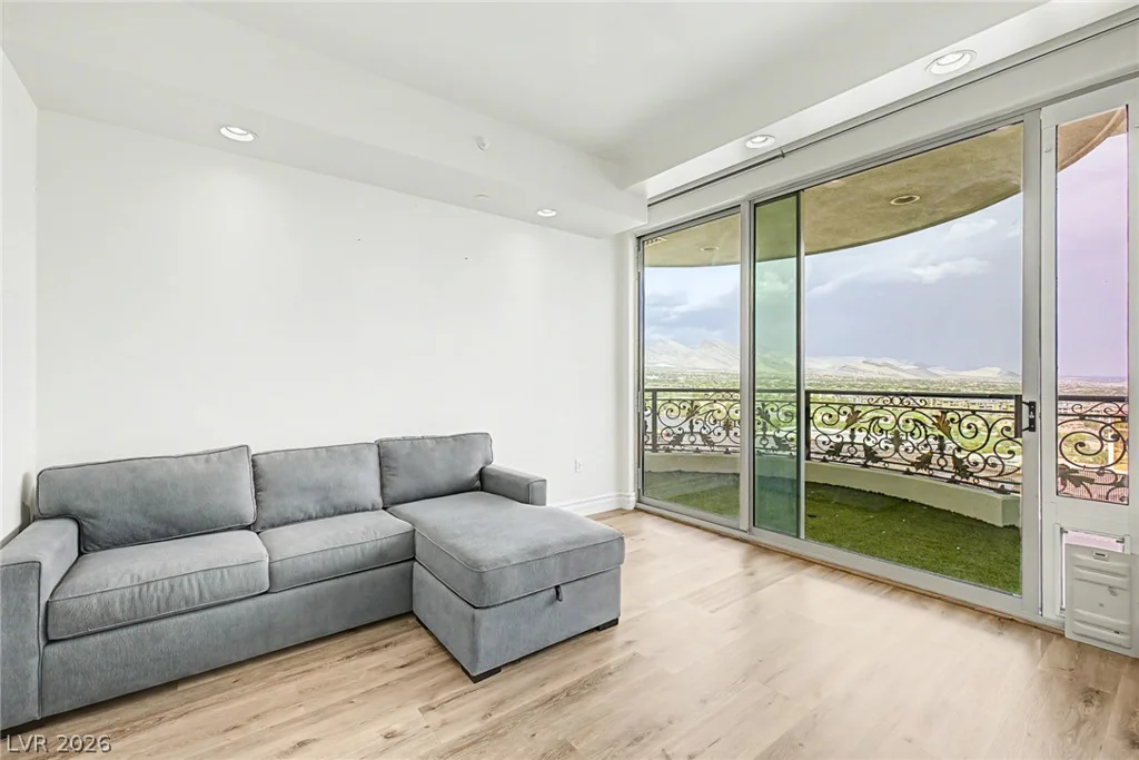 9101 Alta, Las Vegas, NV 89145