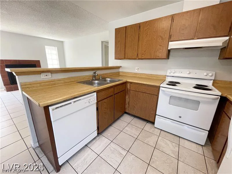2707 Aarondavid, Las Vegas, NV 89121