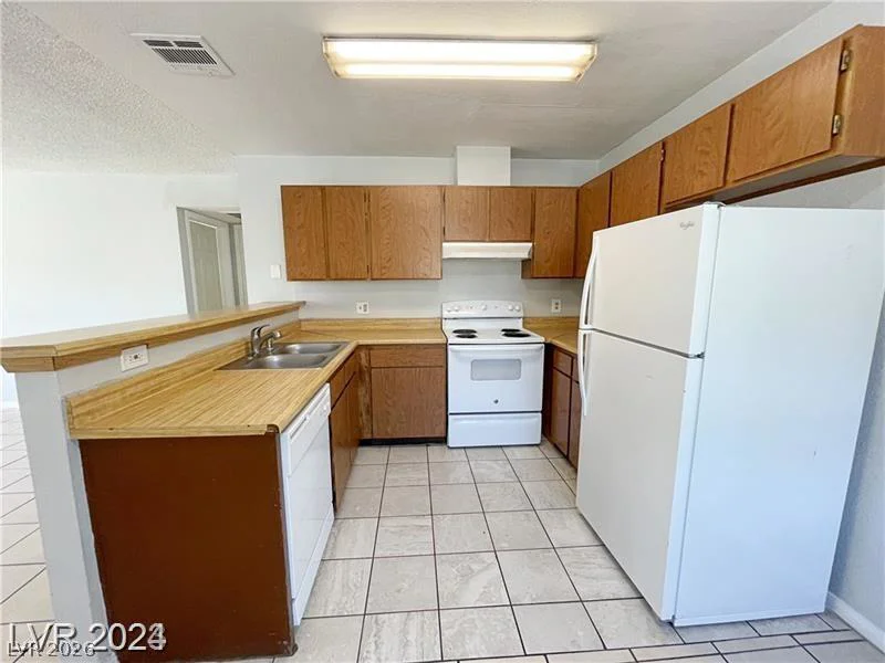 2707 Aarondavid, Las Vegas, NV 89121