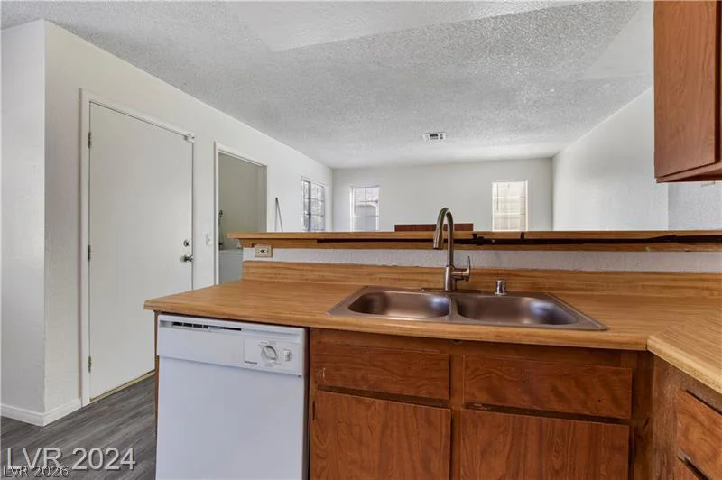 2707 Aarondavid, Las Vegas, NV 89121