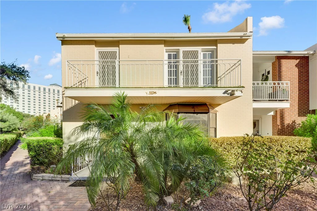 566 Tam O Shanter, Las Vegas, NV 89109