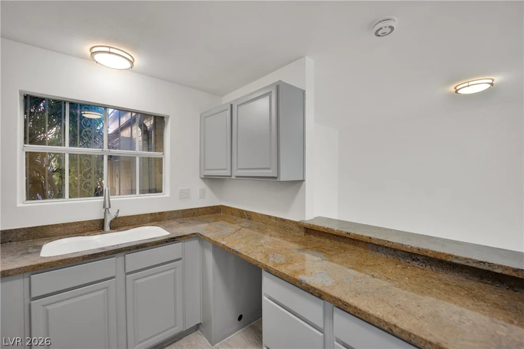 566 Tam O Shanter, Las Vegas, NV 89109