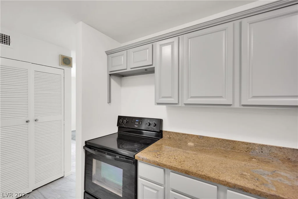 566 Tam O Shanter, Las Vegas, NV 89109