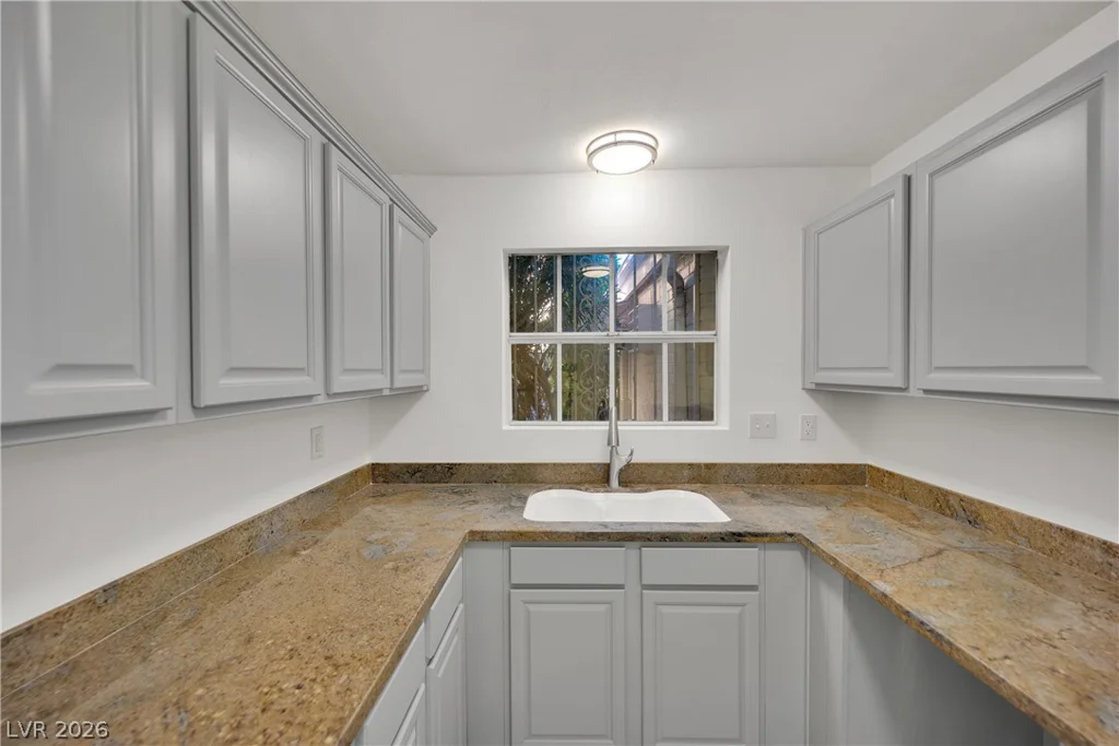 566 Tam O Shanter, Las Vegas, NV 89109