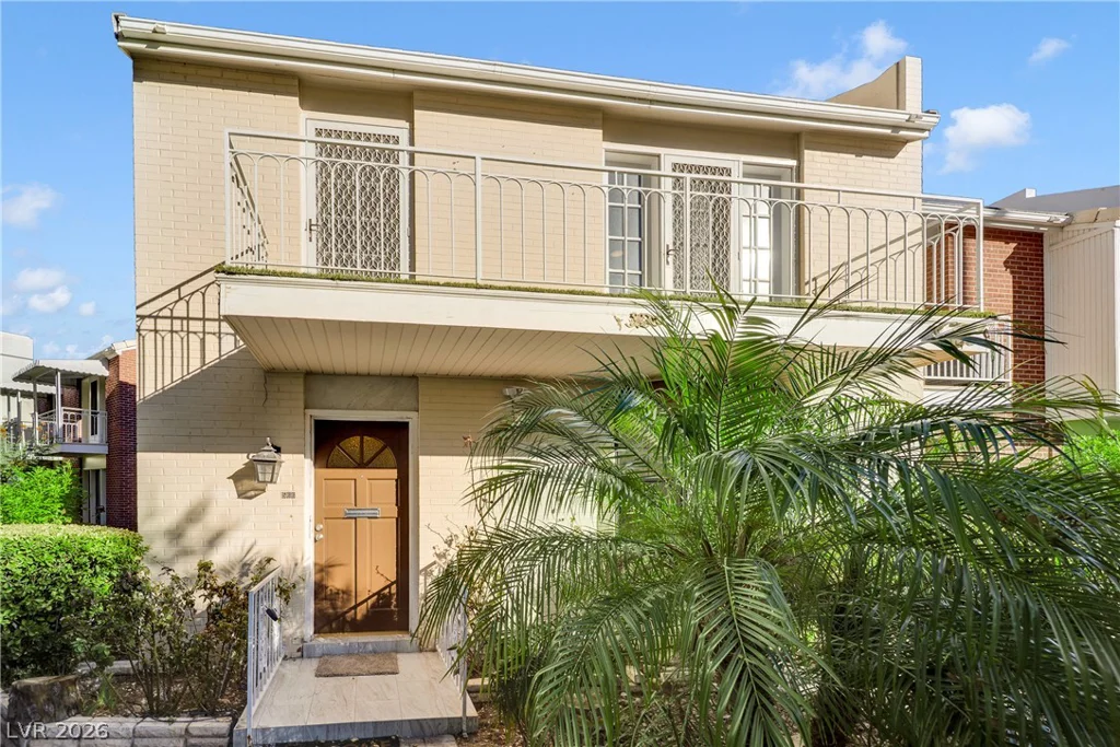566 Tam O Shanter, Las Vegas, NV 89109