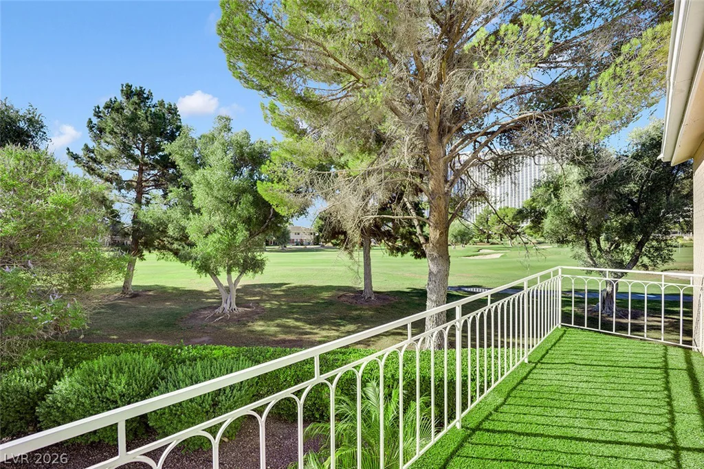 566 Tam O Shanter, Las Vegas, NV 89109