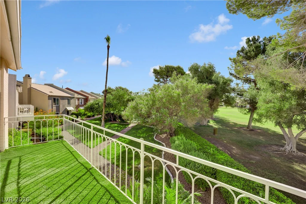 566 Tam O Shanter, Las Vegas, NV 89109