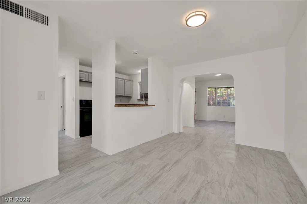 566 Tam O Shanter, Las Vegas, NV 89109