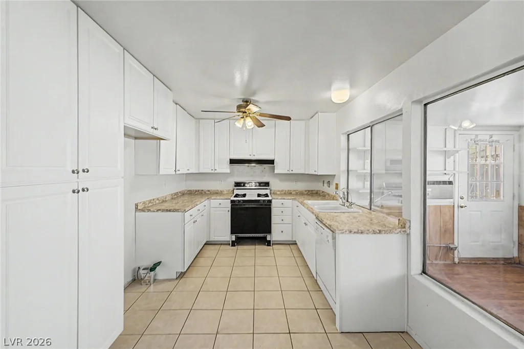 4725 Lake, Las Vegas, NV 89147