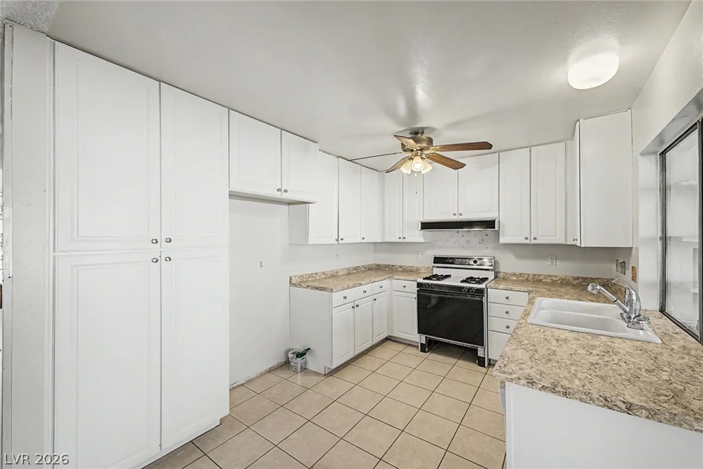 4725 Lake, Las Vegas, NV 89147