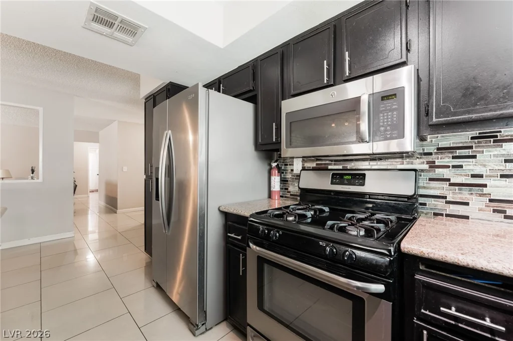 1832 Goose Creek, Las Vegas, NV 89108