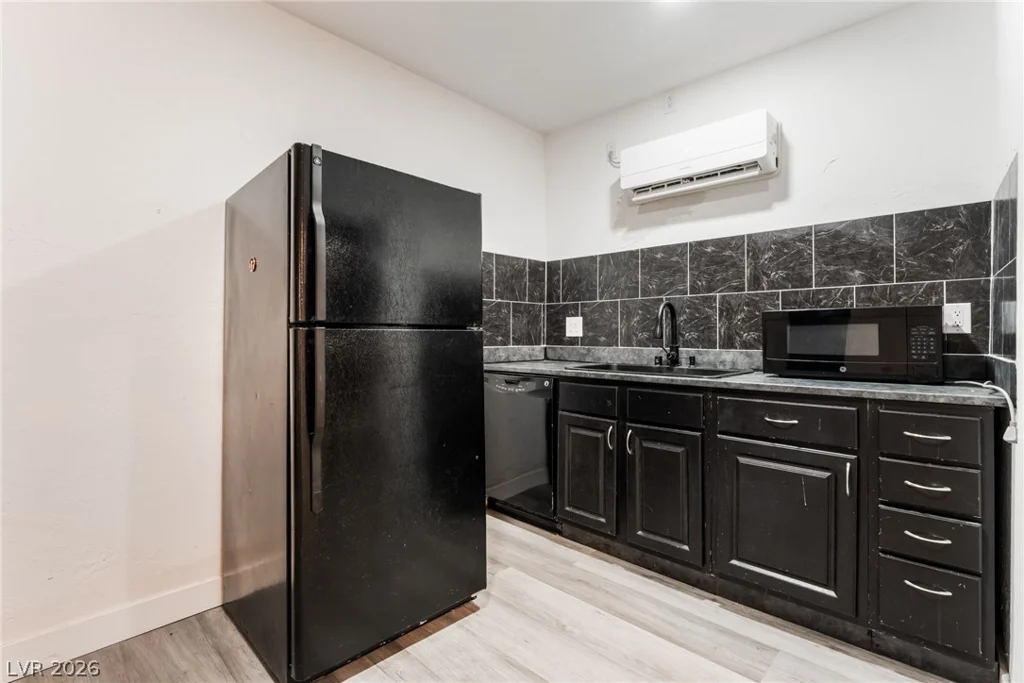 1832 Goose Creek, Las Vegas, NV 89108