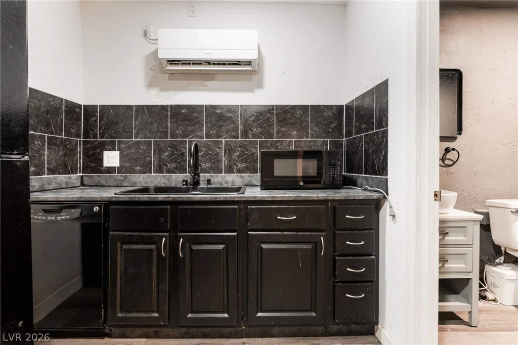 1832 Goose Creek, Las Vegas, NV 89108