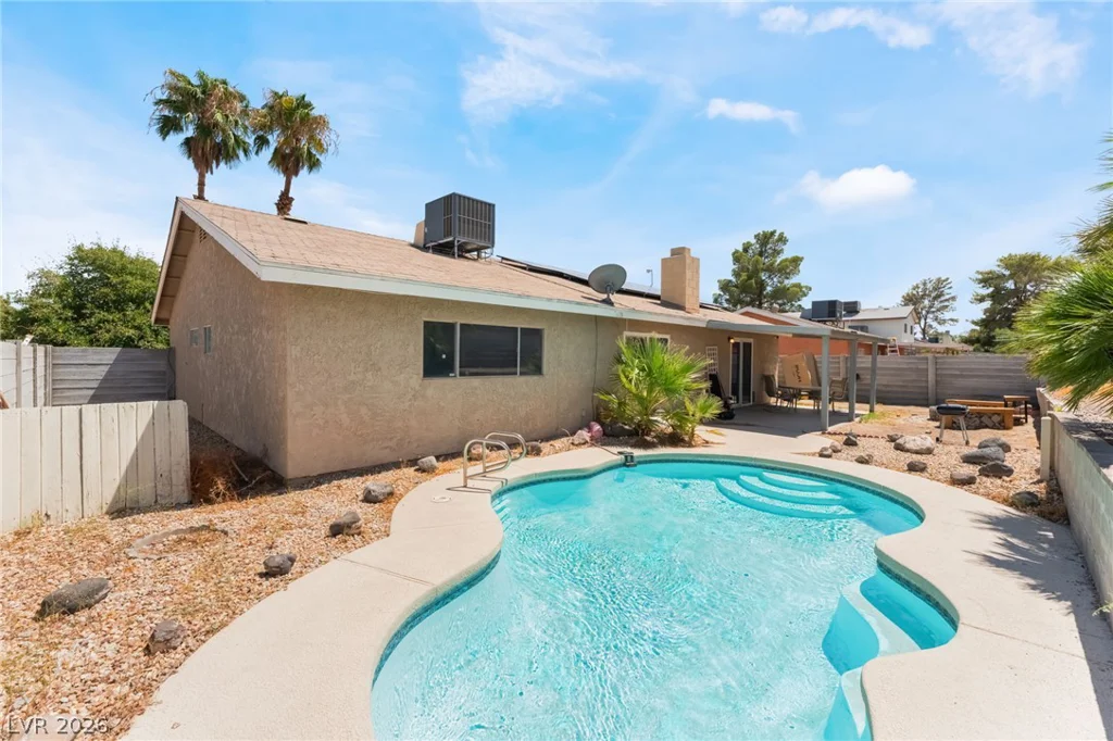 1832 Goose Creek, Las Vegas, NV 89108
