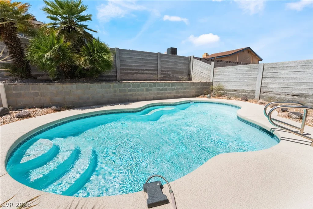 1832 Goose Creek, Las Vegas, NV 89108